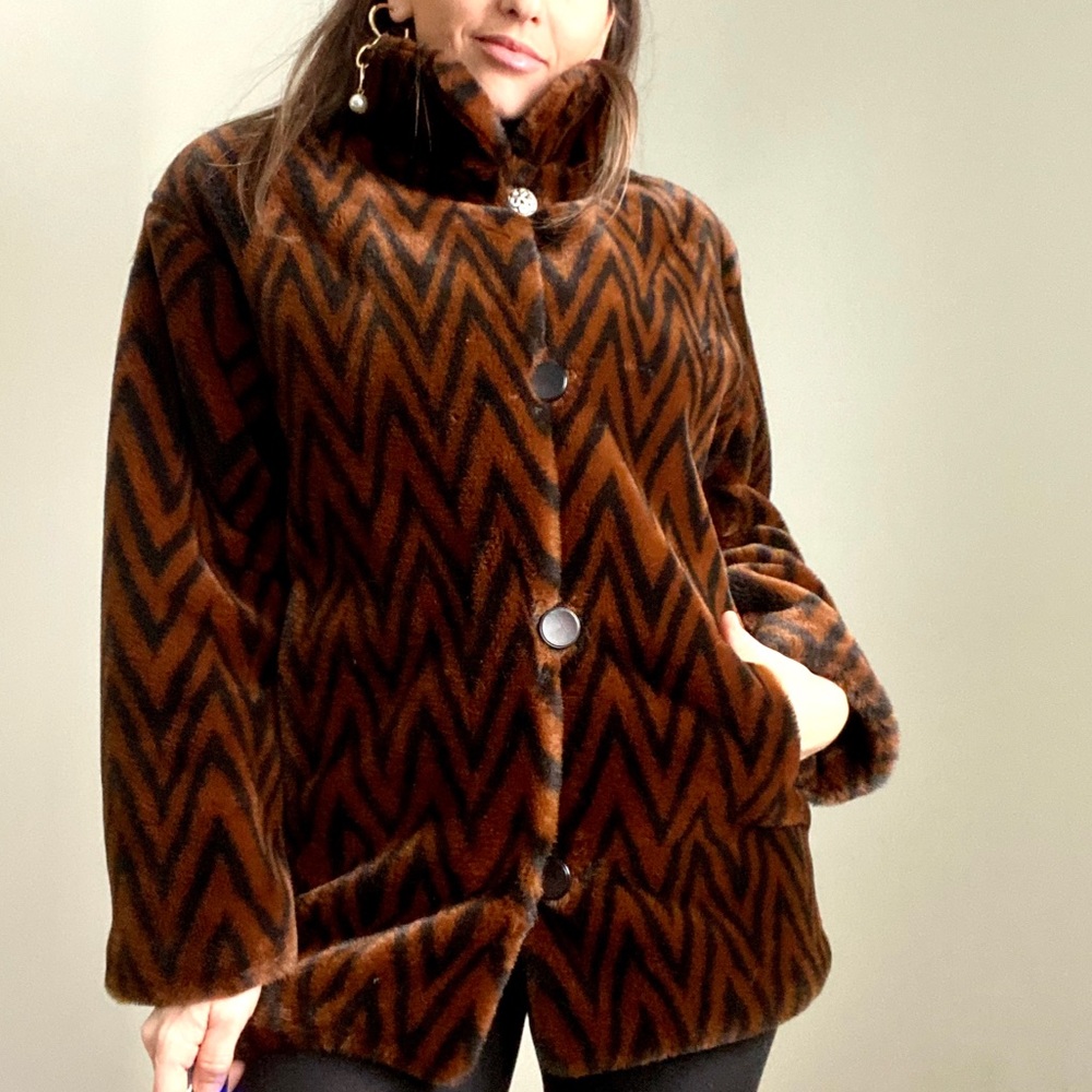 VINTAGE Oversized ZIGZAG Coat - Picture 3 of 16